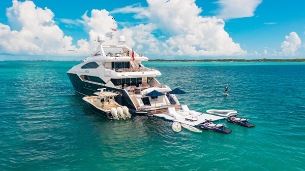 Motor Yacht Acacia Water Toys